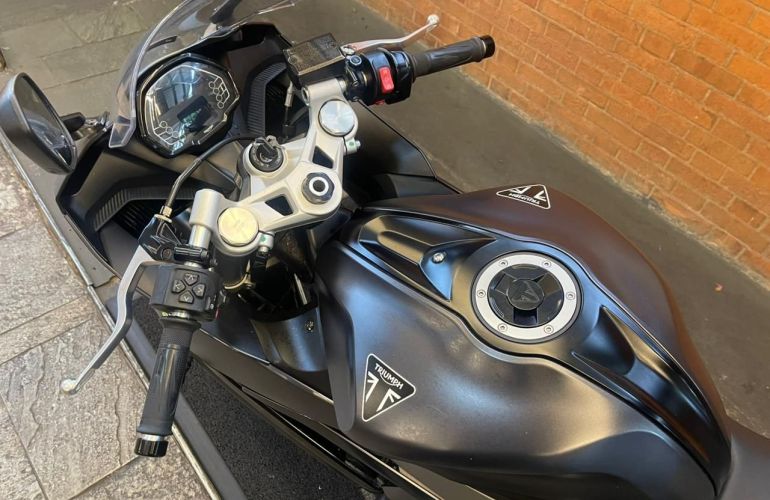Triumph Daytona 660 - Foto #9