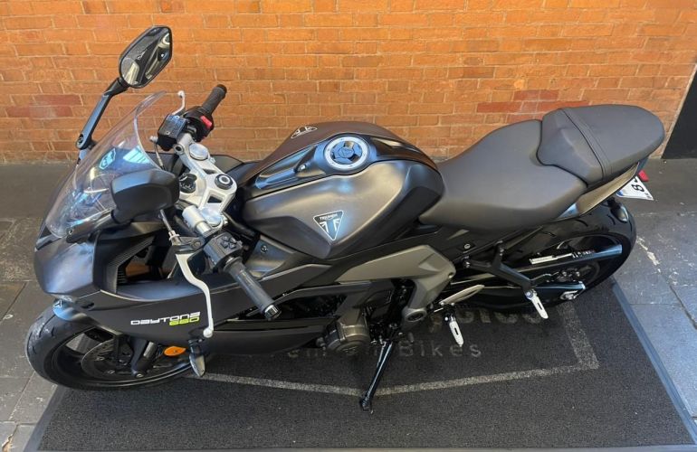 Triumph Daytona 660 - Foto #10