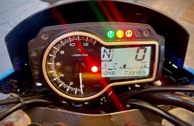 Suzuki Gsr 750 - Foto #2