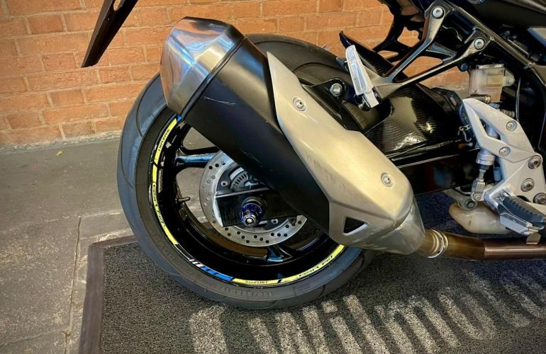 Suzuki Gsr 750 - Foto #9
