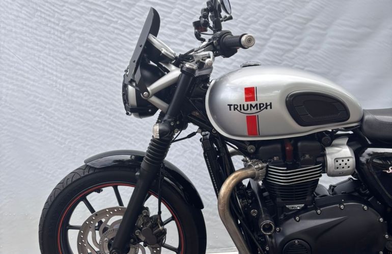 Triumph Street Twin - Foto #10