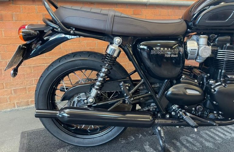Triumph Bonneville T120 Black 1200 - Foto #4