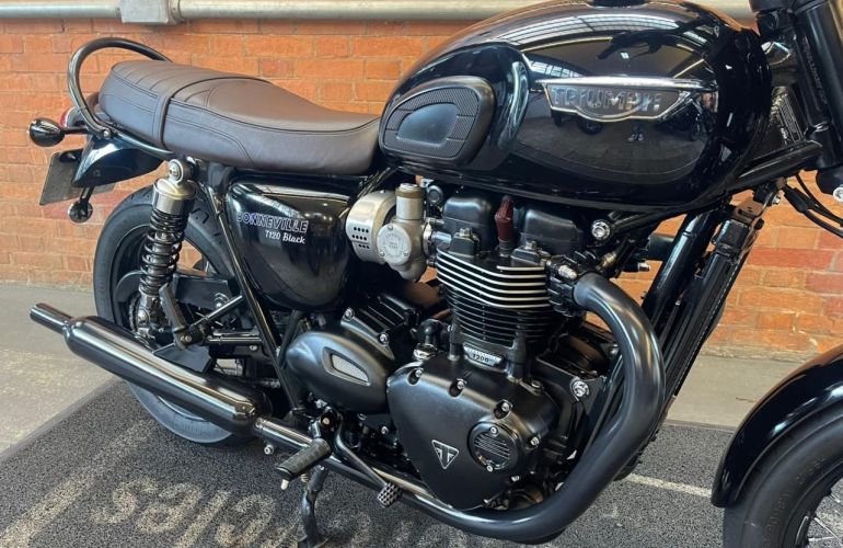 Triumph Bonneville T120 Black 1200 - Foto #7