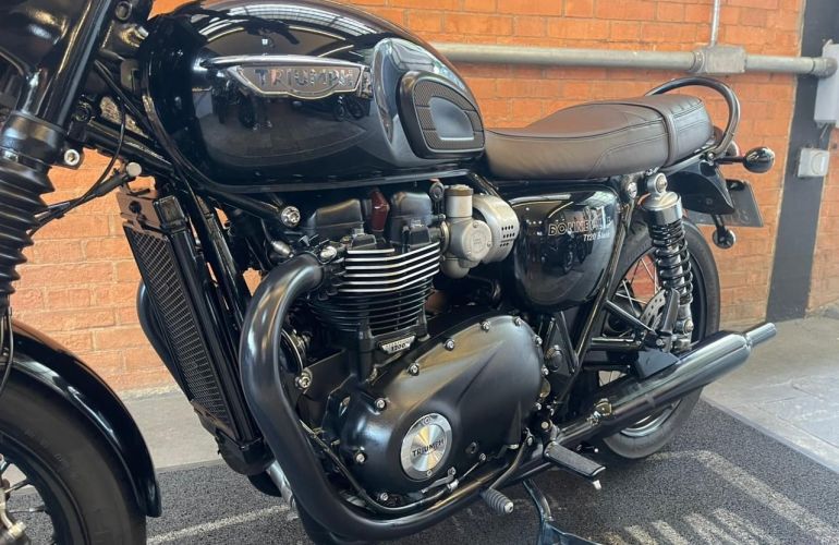 Triumph Bonneville T120 Black 1200 - Foto #10