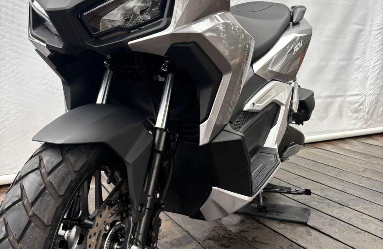 Honda Adv 160 - Foto #2