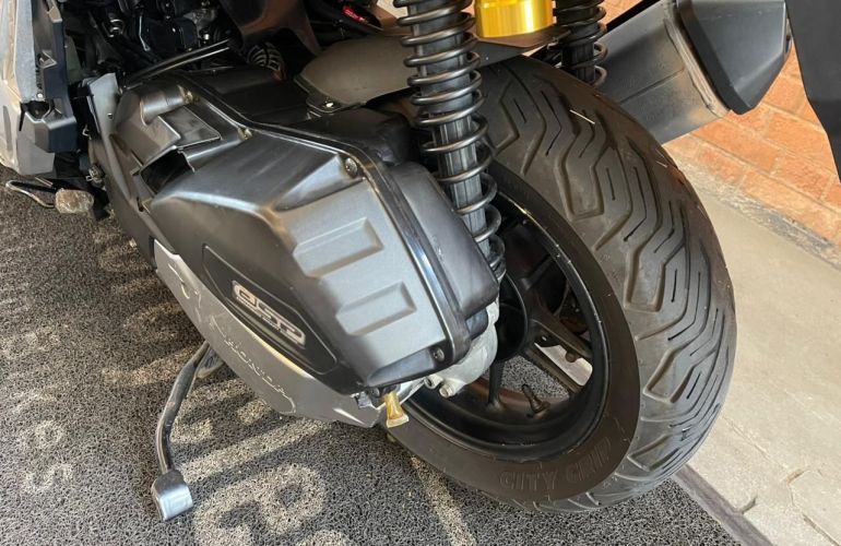 Honda ADV 150 - Foto #10