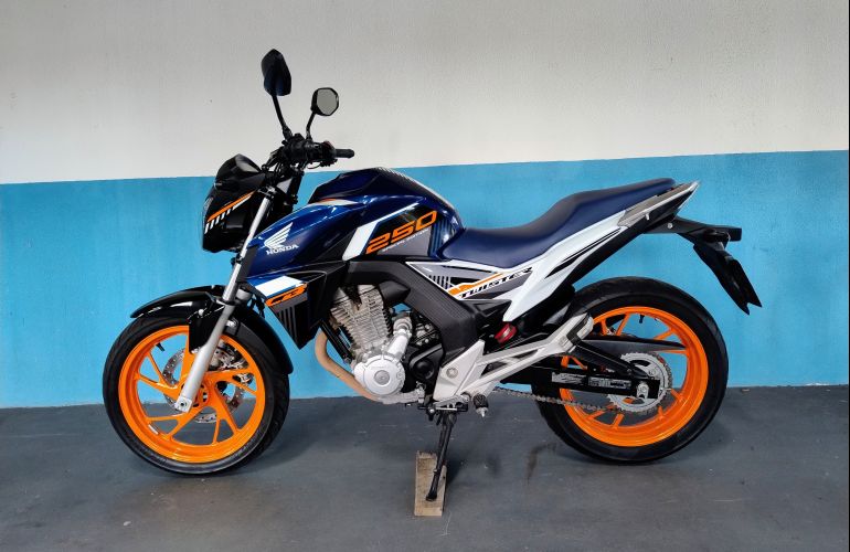 Honda Twister (ABS) - Foto #2