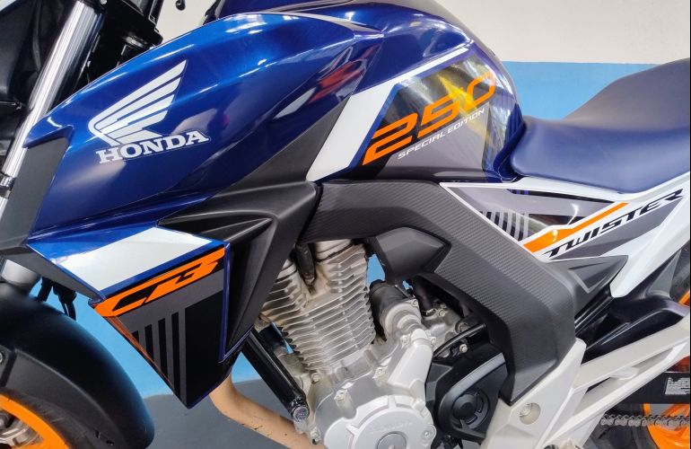 Honda Twister (ABS) - Foto #9