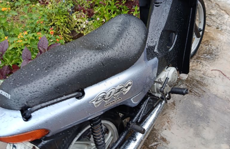 Honda C 100 BIZ+ - Foto #2